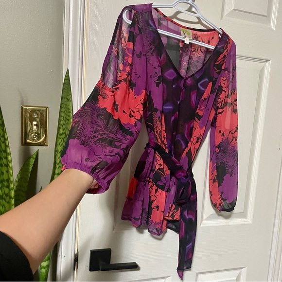 Fig and Flower Off Shoulder Blouse with Removable Belt and Front Keyhole - Picture 4 of 12